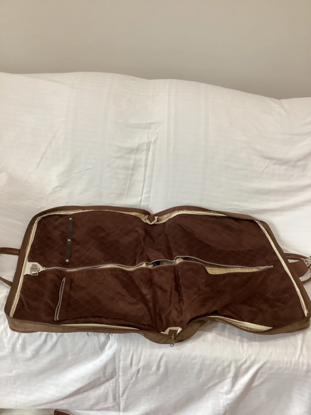 Brown Garment Bag for travelling image indicator(2)