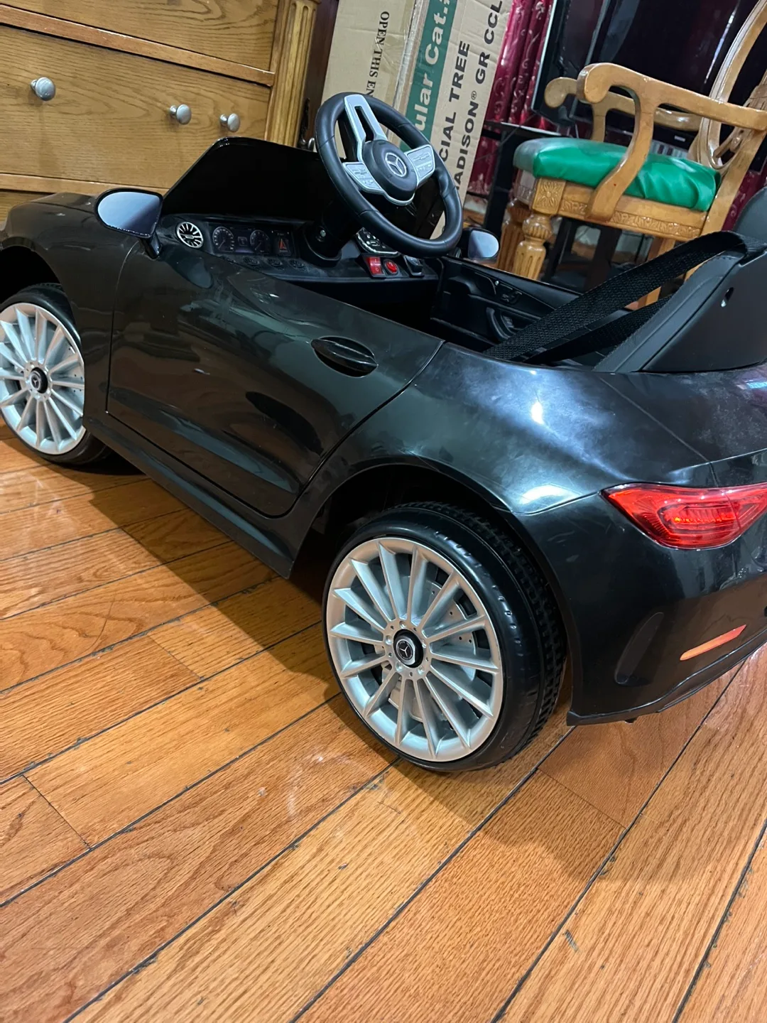 Mercedes Benz Kids Ride-on Car image indicator(4)