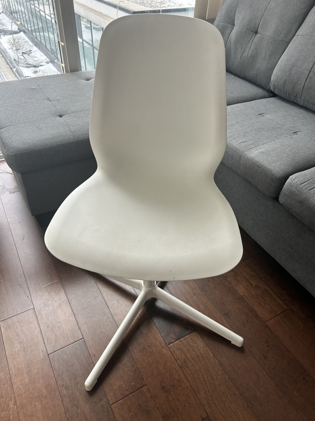 White desk chair