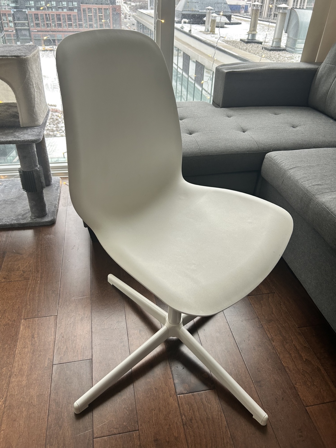 White desk chair - photo 2