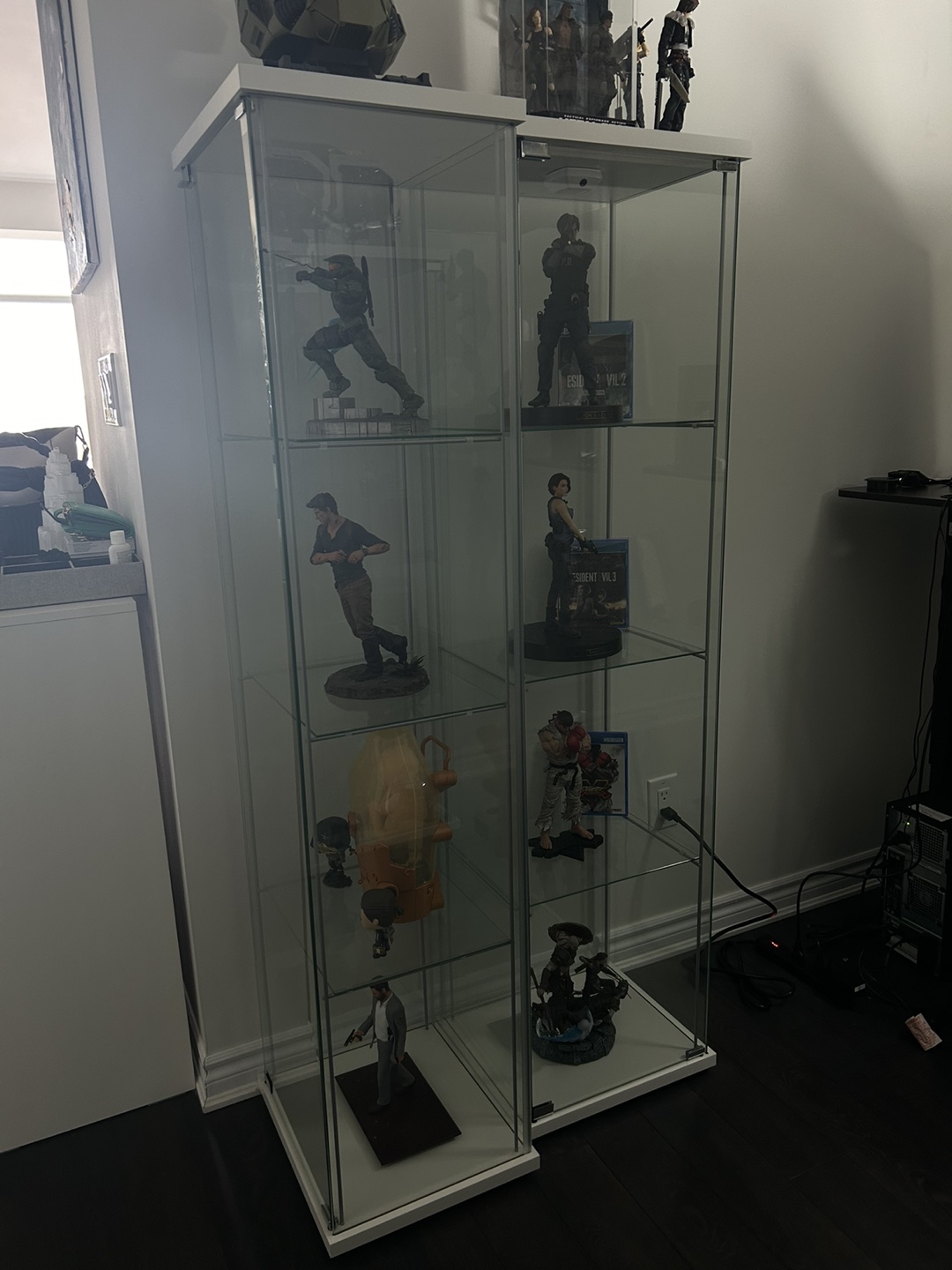 Set of 3 Glass Display Cabinets - photo 2