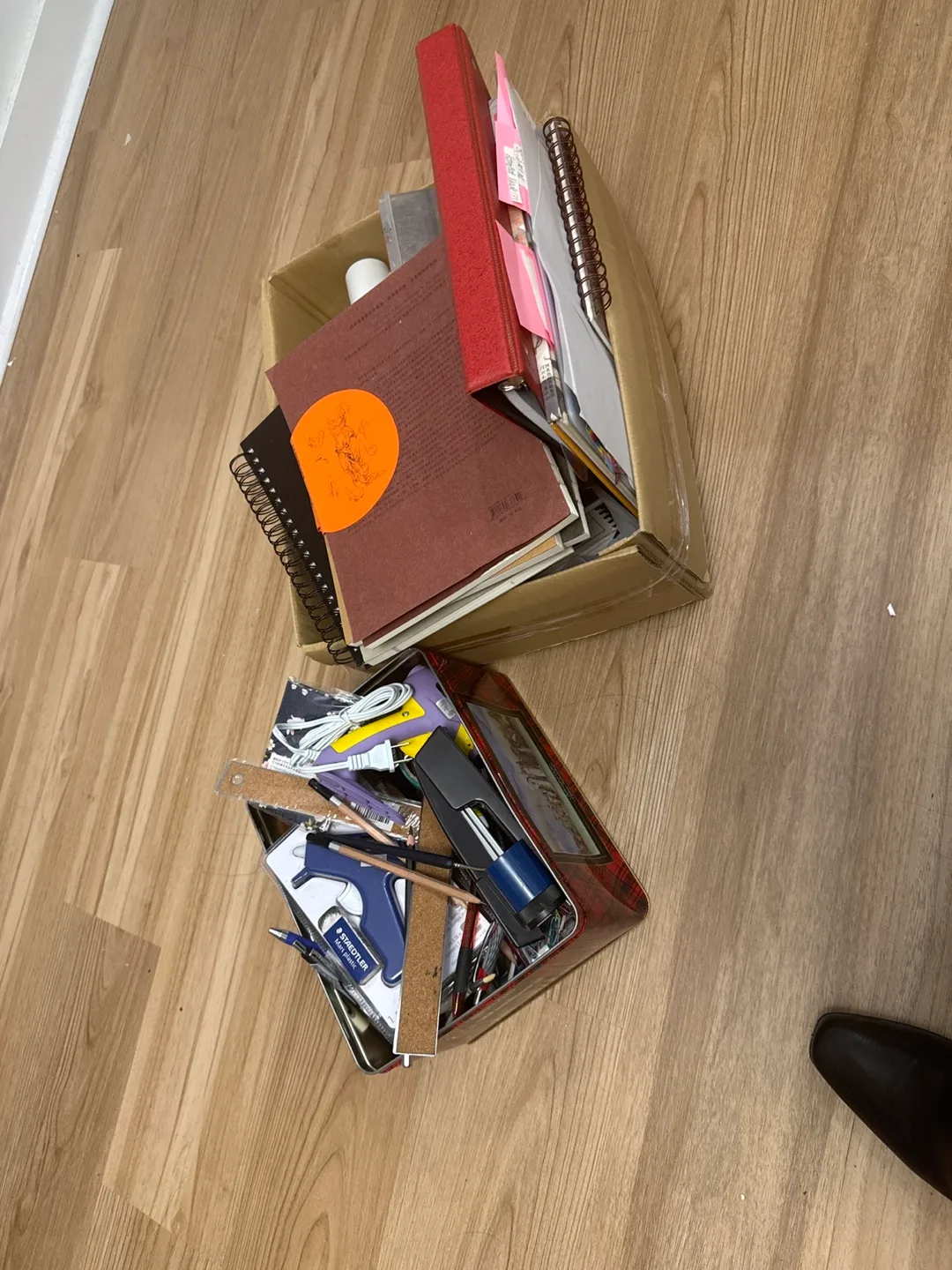 Bunch of color pencils image indicator(3)