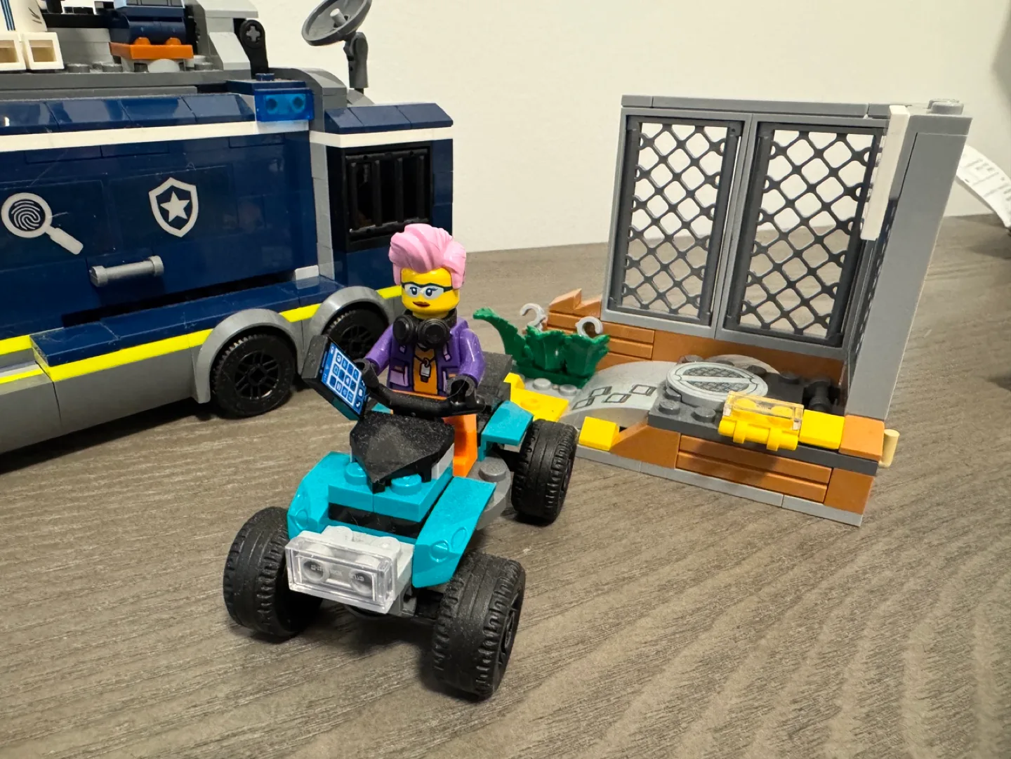 LEGO City Police Transport image indicator(3)