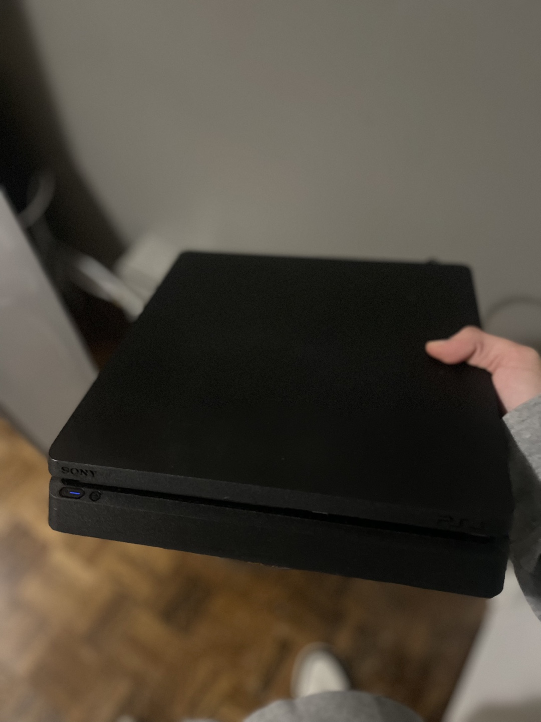 PS4 Slim Console 800 gb with Controller and Game