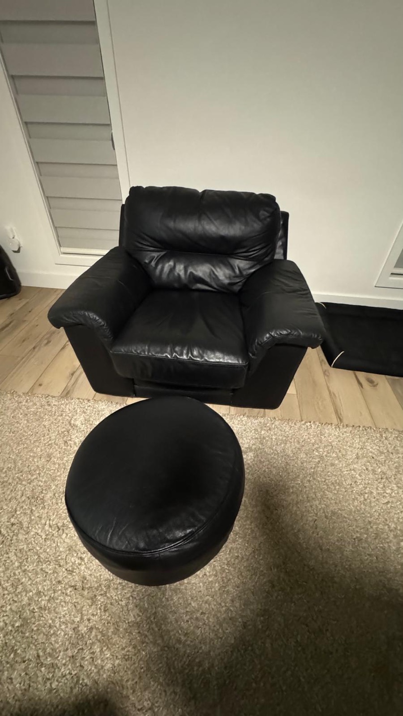 Black Leather Armchair with Ottoman - photo 3