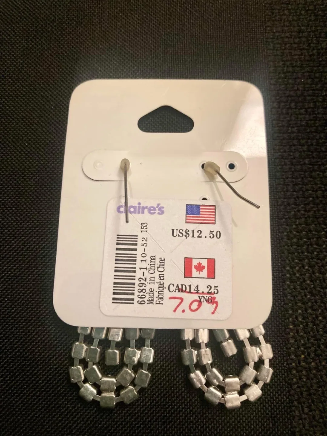 Jewelry bundle: 3 pairs of earrings, a necklace and a bracelet image indicator(5)