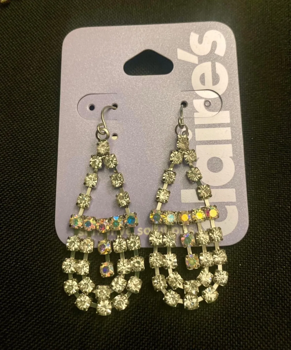 Jewelry bundle: 3 pairs of earrings, a necklace and a bracelet image indicator(6)