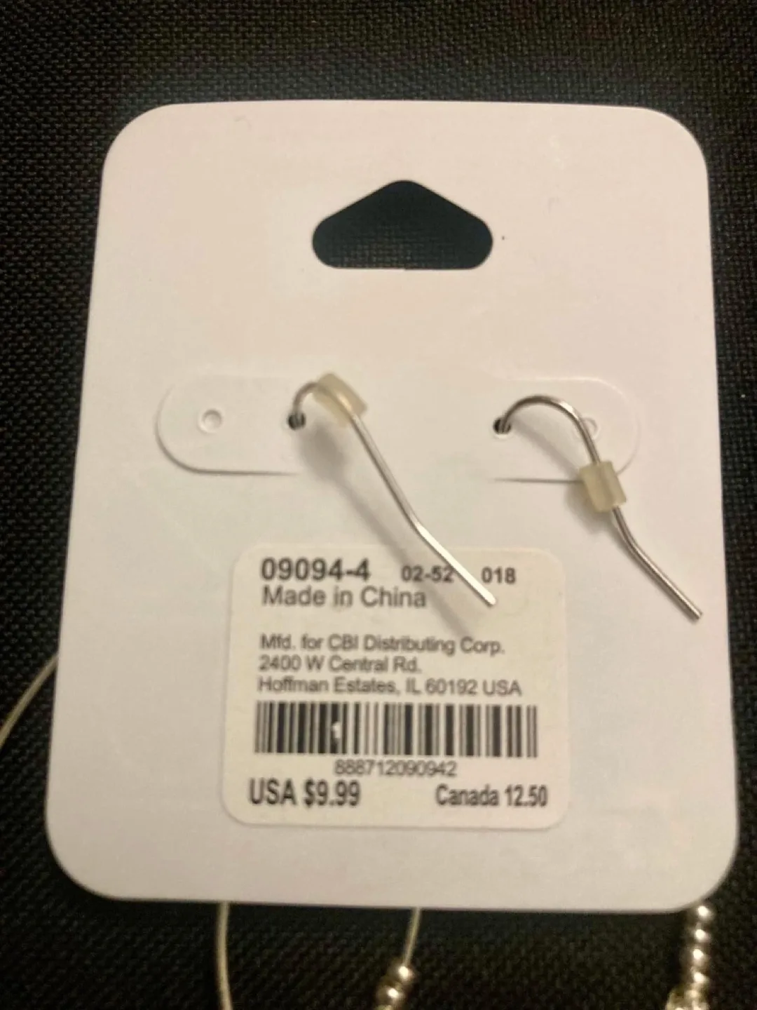 Jewelry bundle: 3 pairs of earrings, a necklace and a bracelet image indicator(3)