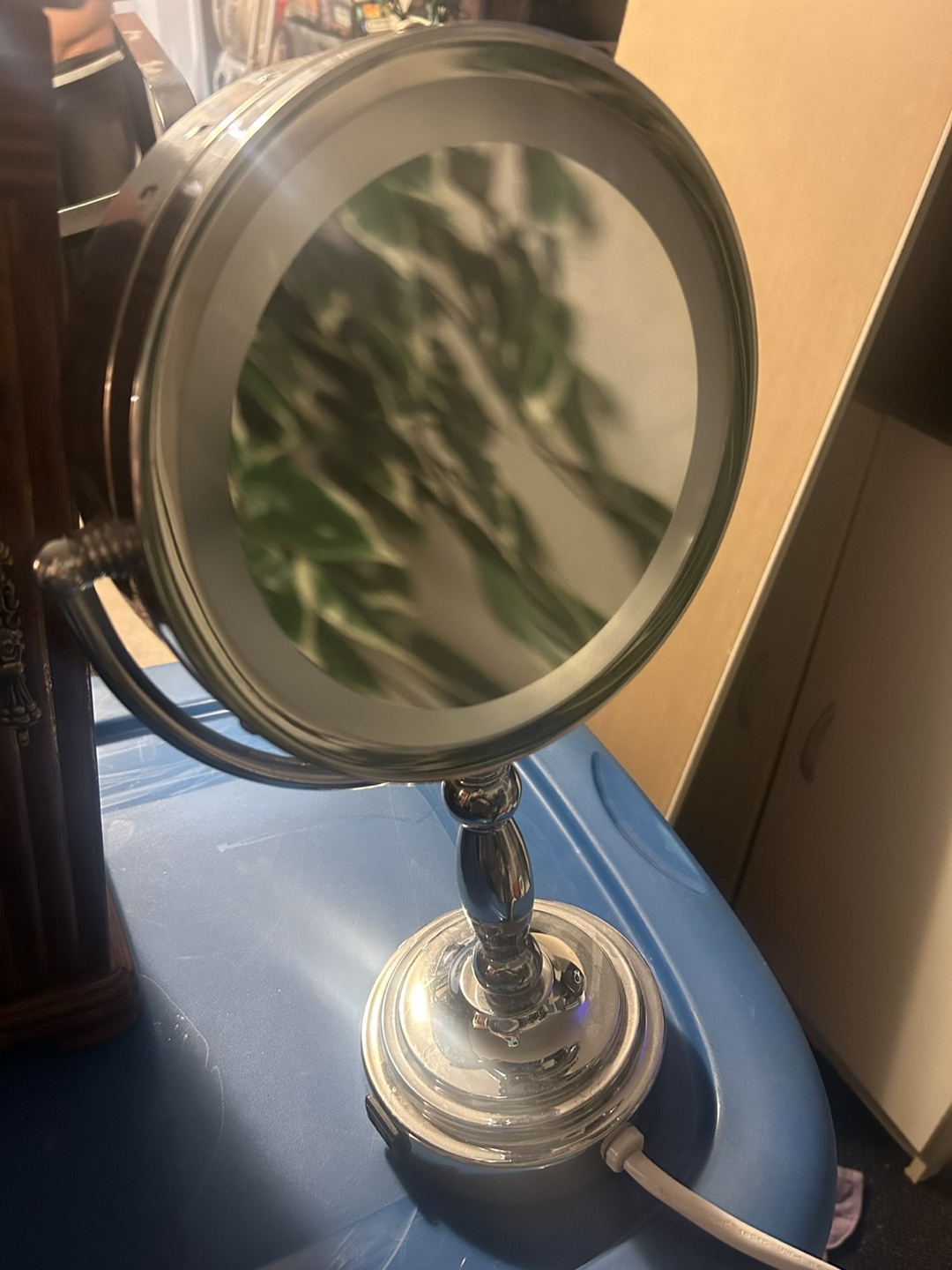 Lighted Vanity Mirror - photo 2