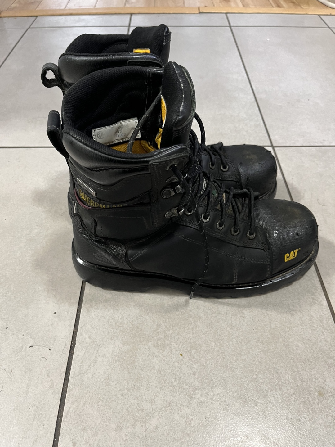 CSA Approved Caterpillar Mens Boots Size 9.5 Wide and 8" High - photo 2