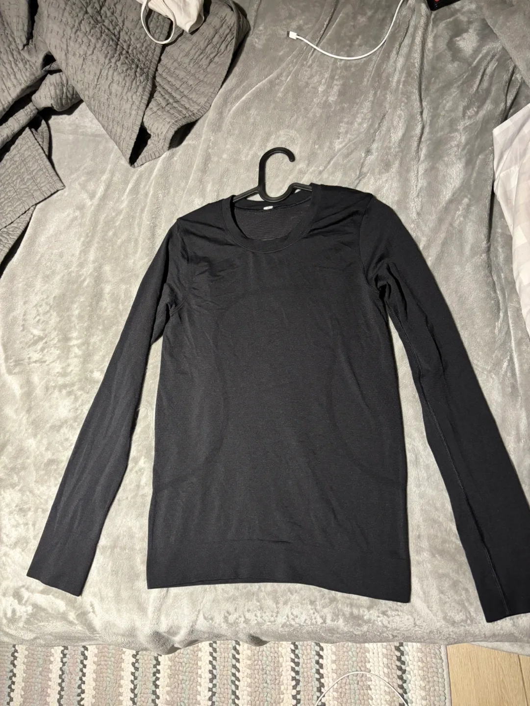 Lululemon Long Sleeve Shirt thumbnail