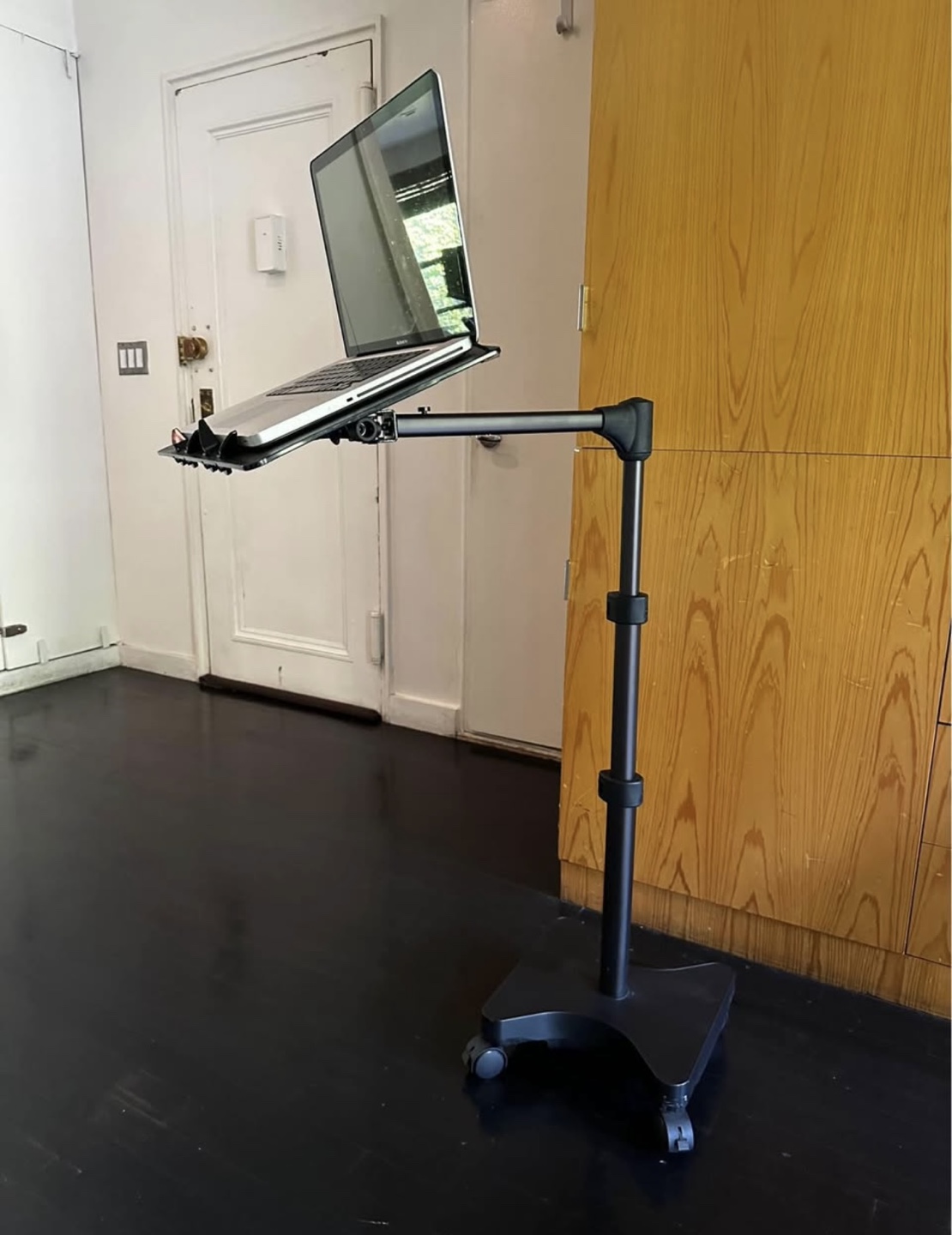 Levō Laptop computer /book Floor Stand