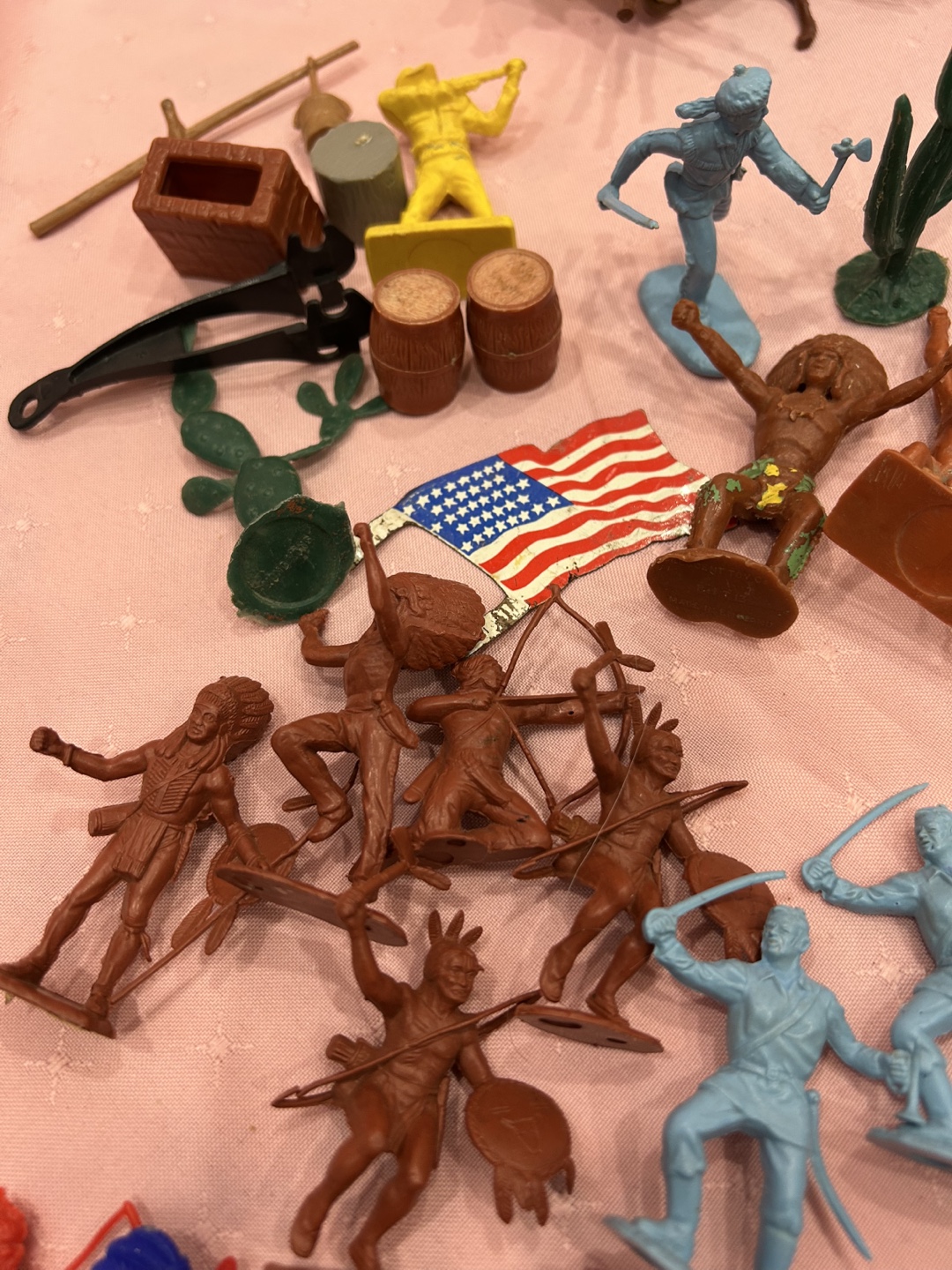 Vintage Plastic Cowboy and Indians 1960s Marx and others - photo 4