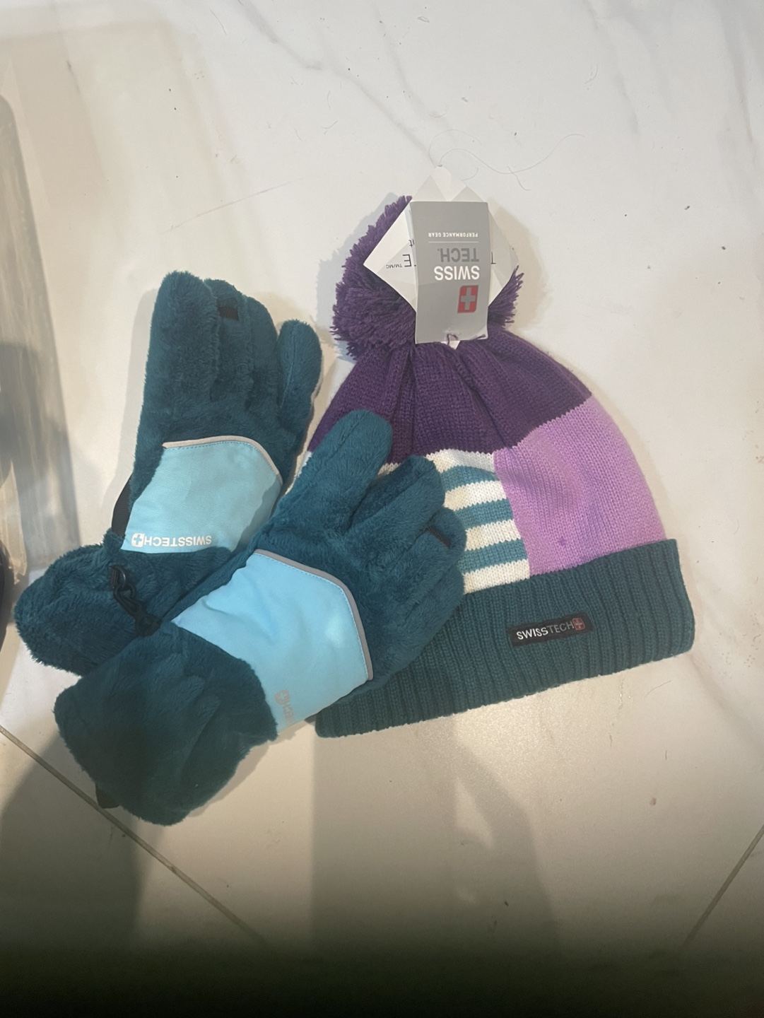 Swiss Tech Kids Hat and Gloves Set