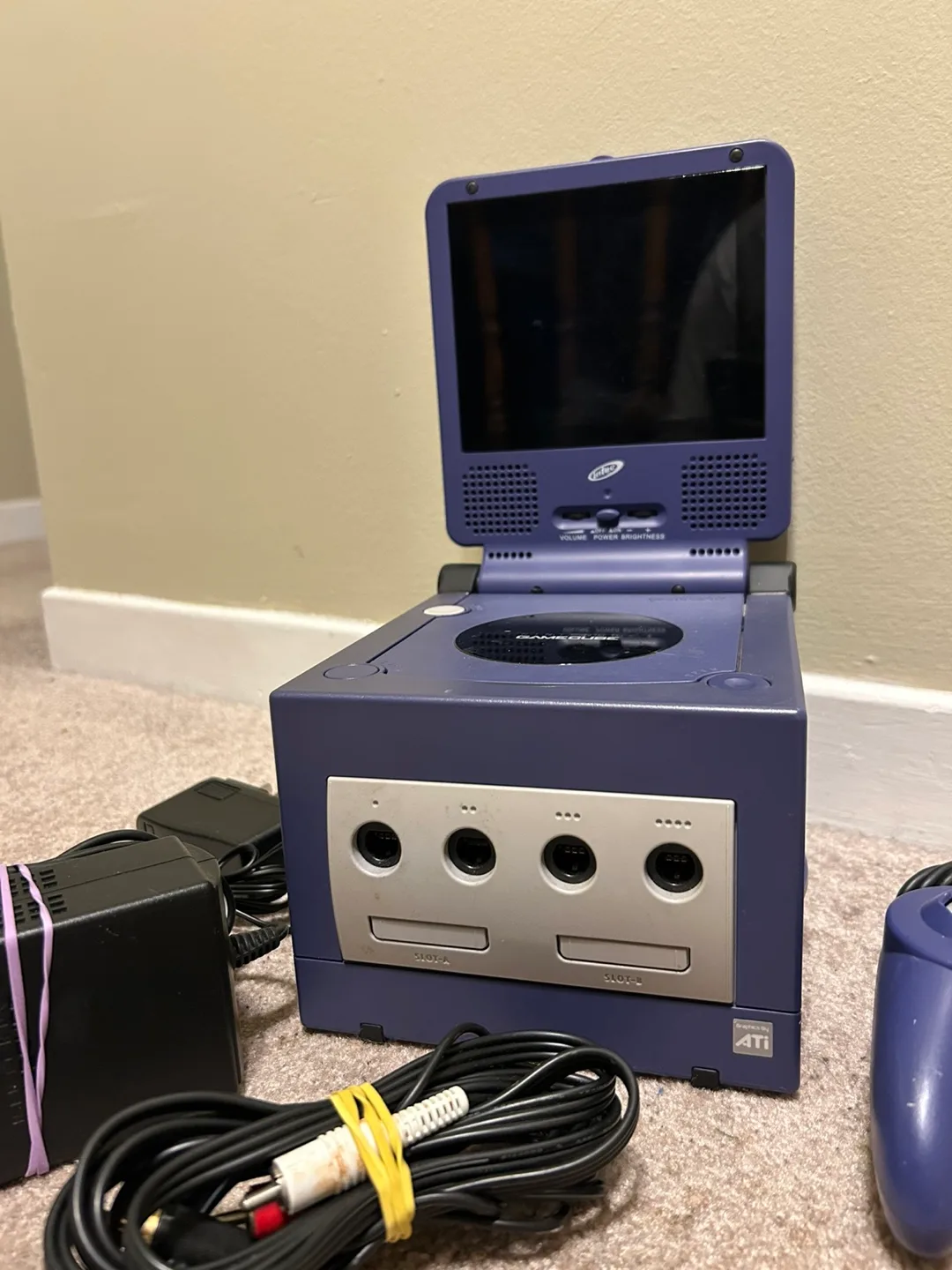 Nintendo Gamecube with Intec LCD  and Super Mario Game image indicator(4)
