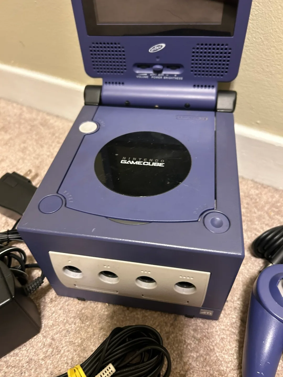 Nintendo Gamecube with Intec LCD  and Super Mario Game image indicator(5)