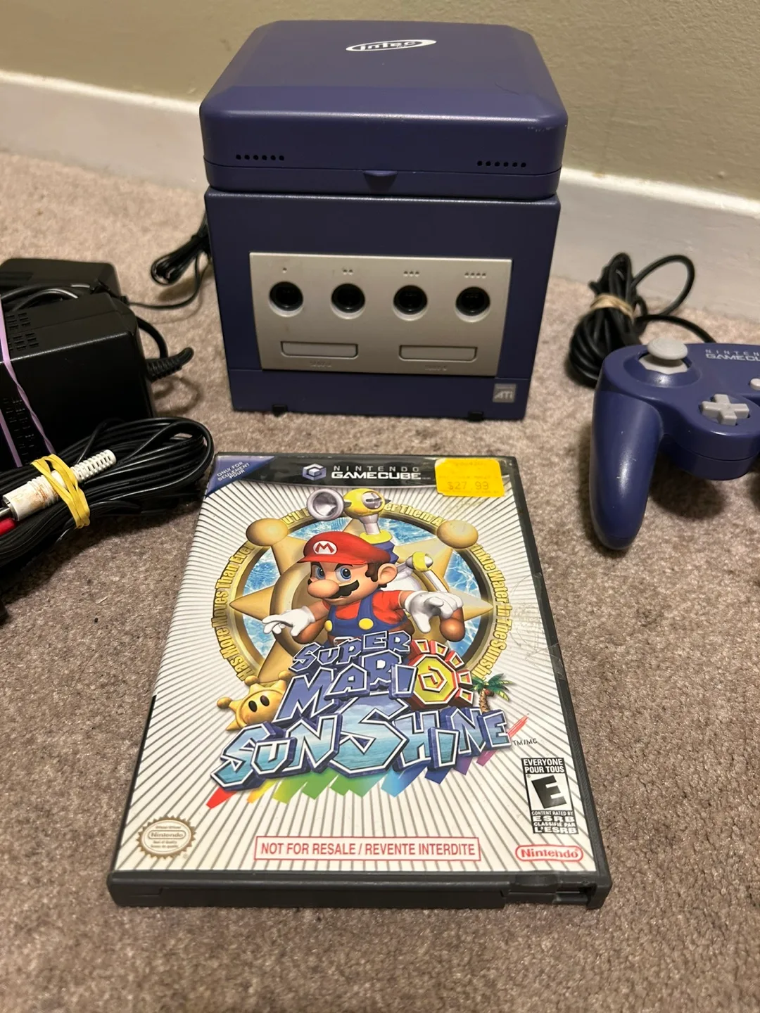 Nintendo Gamecube with Intec LCD  and Super Mario Game image indicator(2)