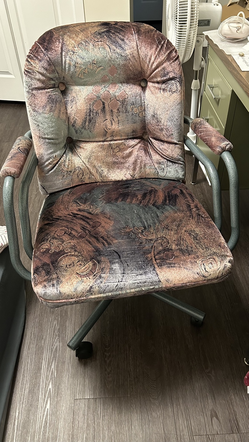 Swivelling Office Chair