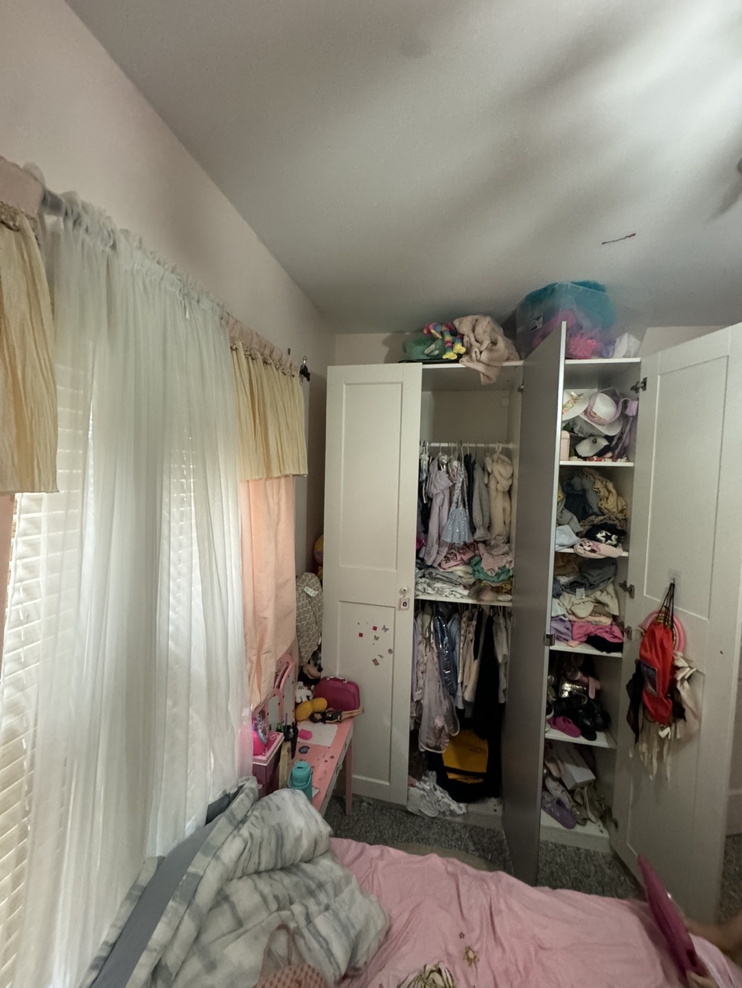 White 3-Door Wardrobe Closet with Mirrored Doors - photo 3