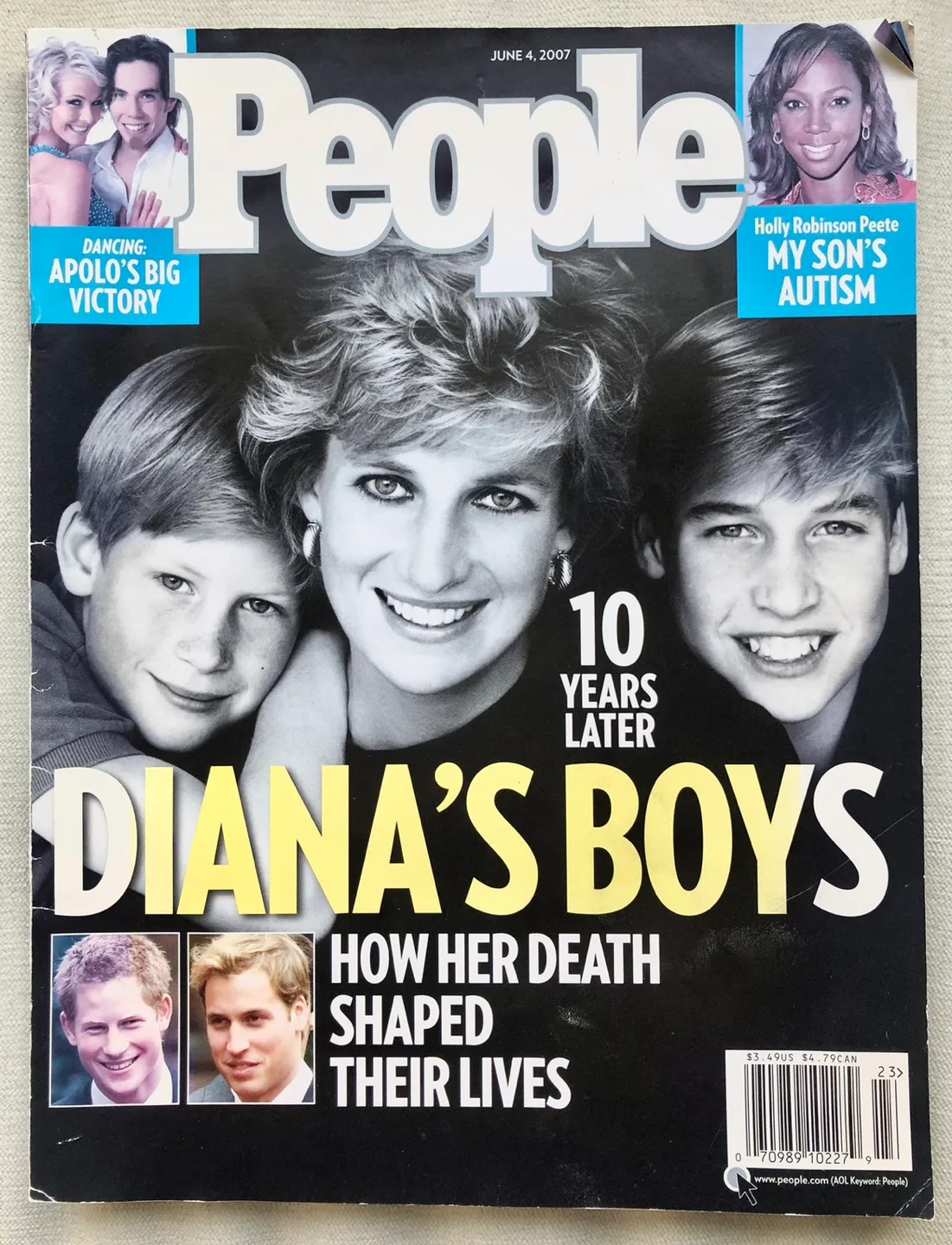 TWO ROYAL MAGAZINES - PRINCESS DIANA KING CHARLES WILLIAM image indicator(2)