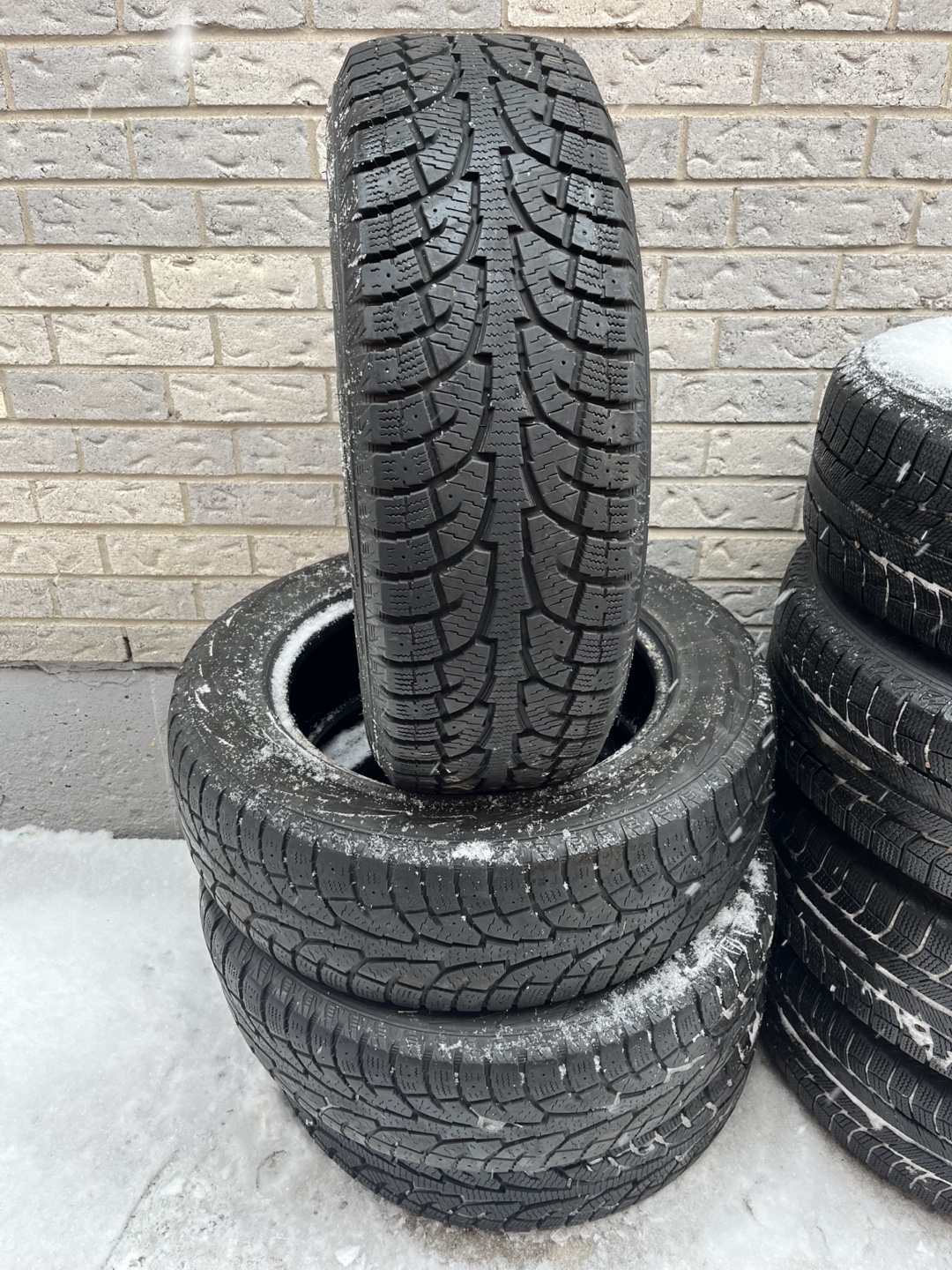 235/65R18