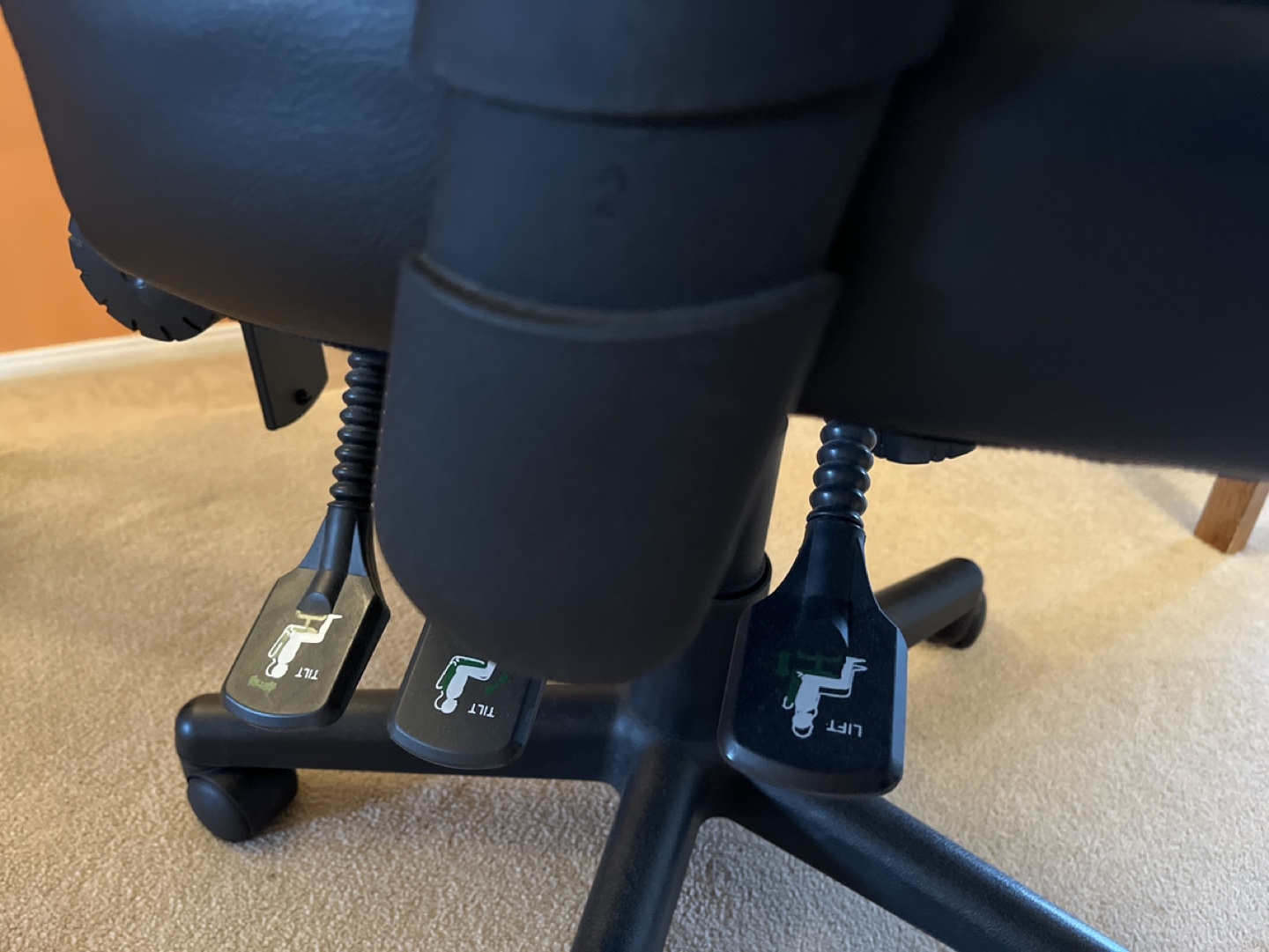 Black Office Chair with Adjustable Height and Tilt - photo 3