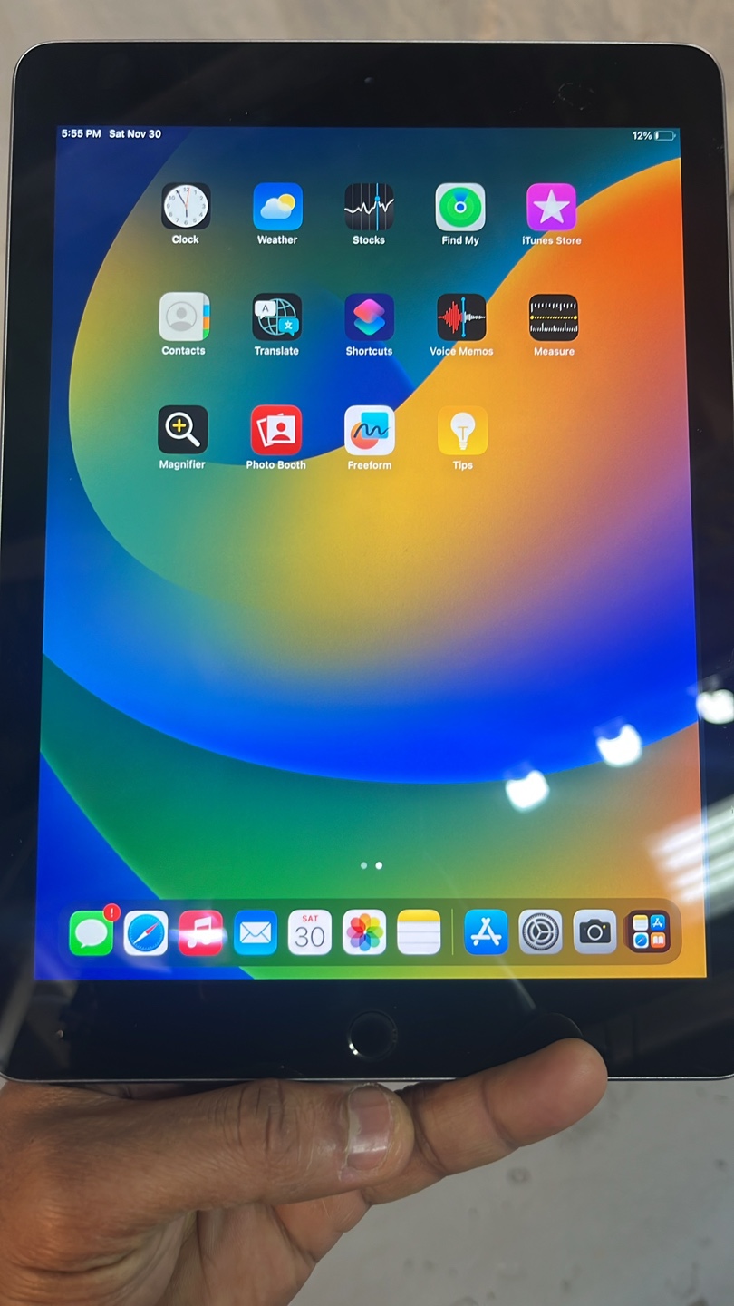 iPad 5th Generation - photo 3