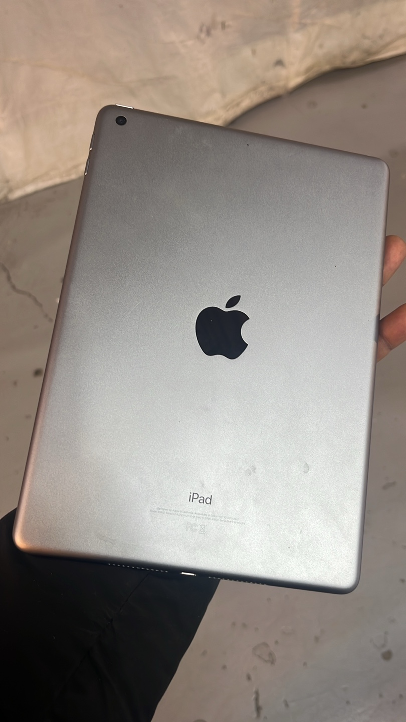 iPad 5th Generation - photo 2