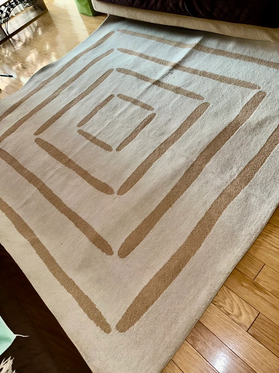 Large Area Rug, Beige and White image indicator(4)