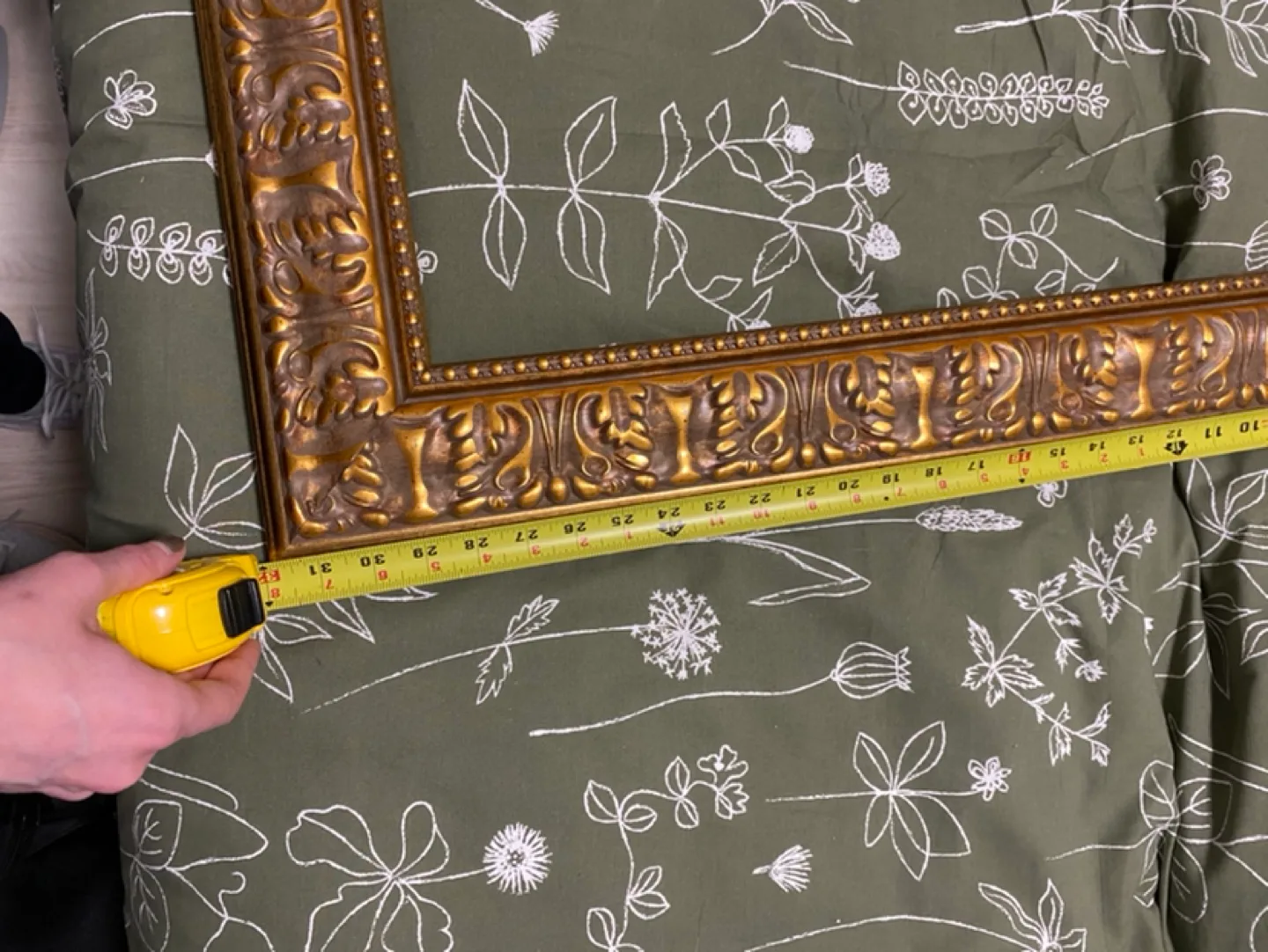 Large Gold Picture Frame image indicator(3)