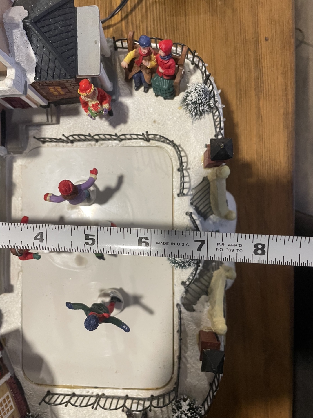 Animated Christmas Village - Skating Scene - 11 inches - photo 4