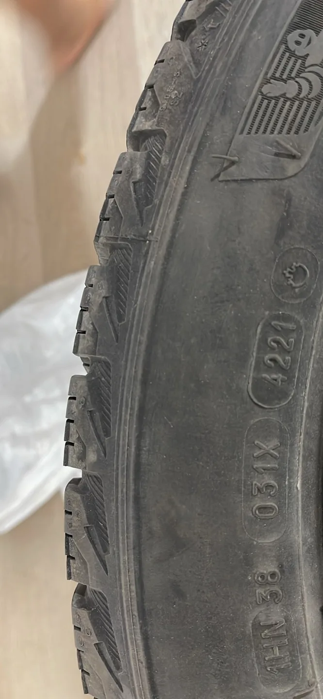 215/50R17 Michelin X-Ice Xi3 Winter Tires thumbnail