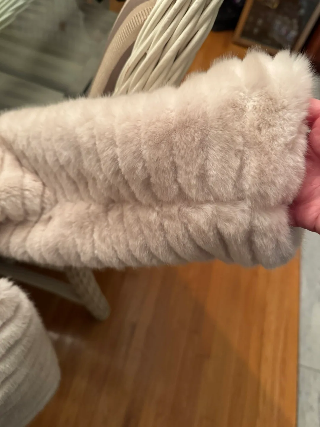 Fur coat image indicator(3)