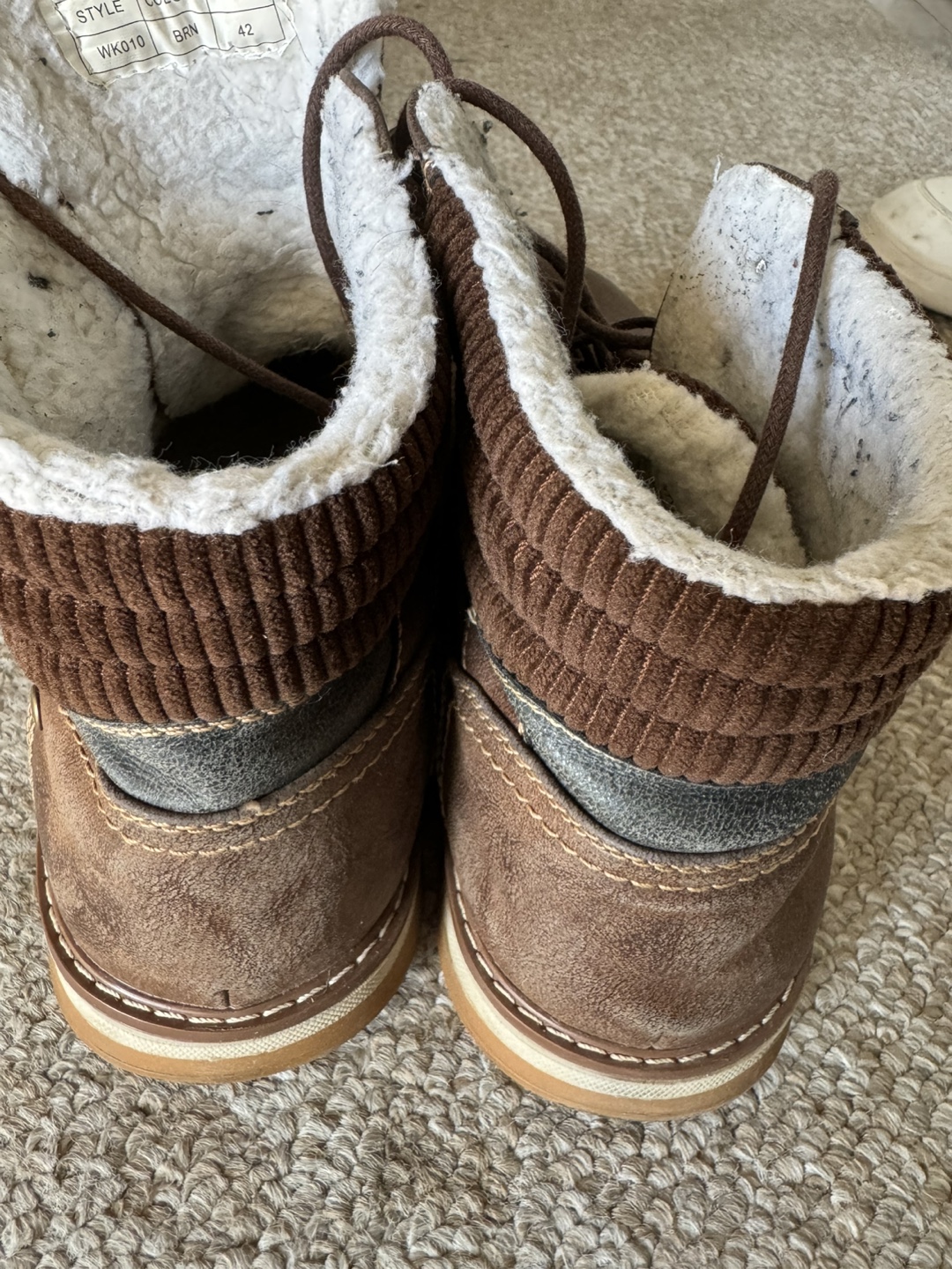 Brown Leather Winter Boots Size 42 - photo 3
