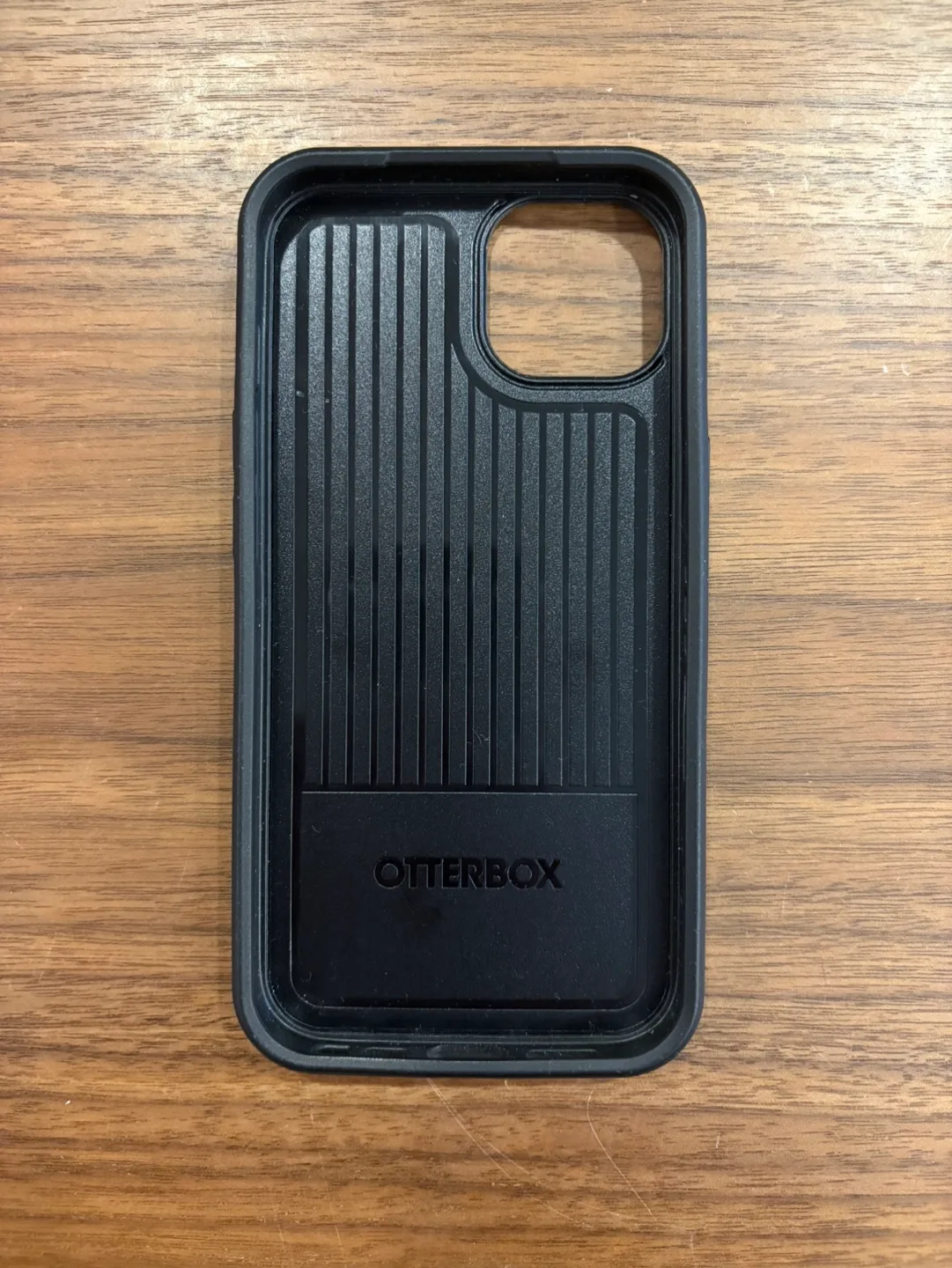 Otterbox iPhone 13 Case image indicator(2)