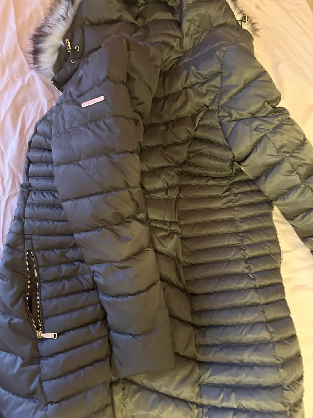 Women's Puffer Jacket - Make offer image indicator(3)