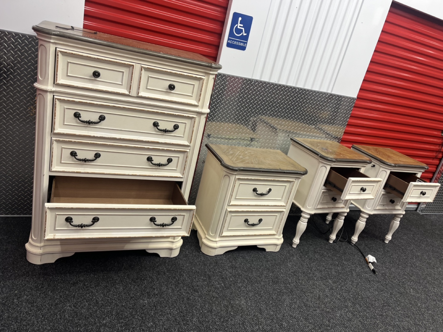 Bedroom Set Dresser & Nightstands