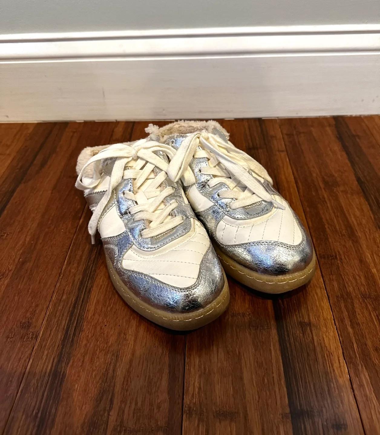 White and Silver detailing Sneaker 👟 image indicator(2)