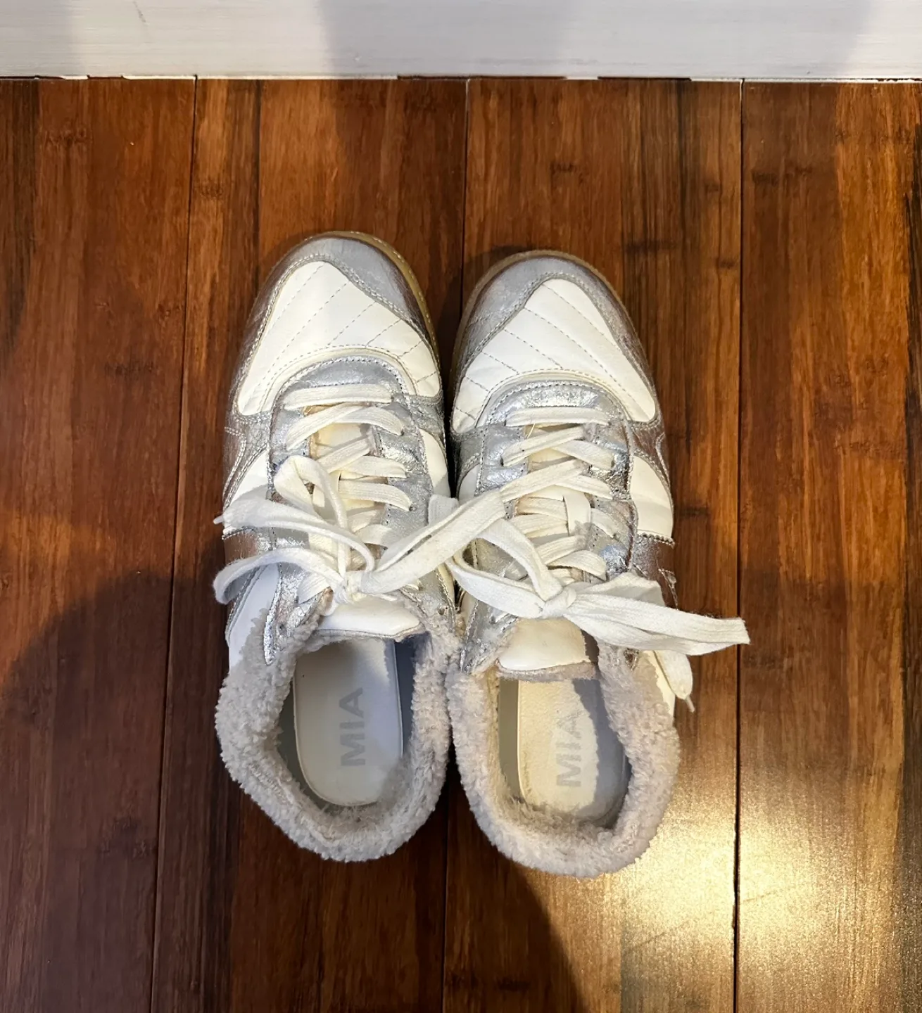 White and Silver detailing Sneaker 👟 image indicator(4)