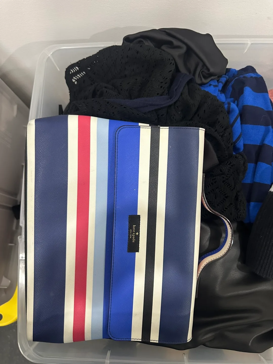 Box of clothes image indicator(9)