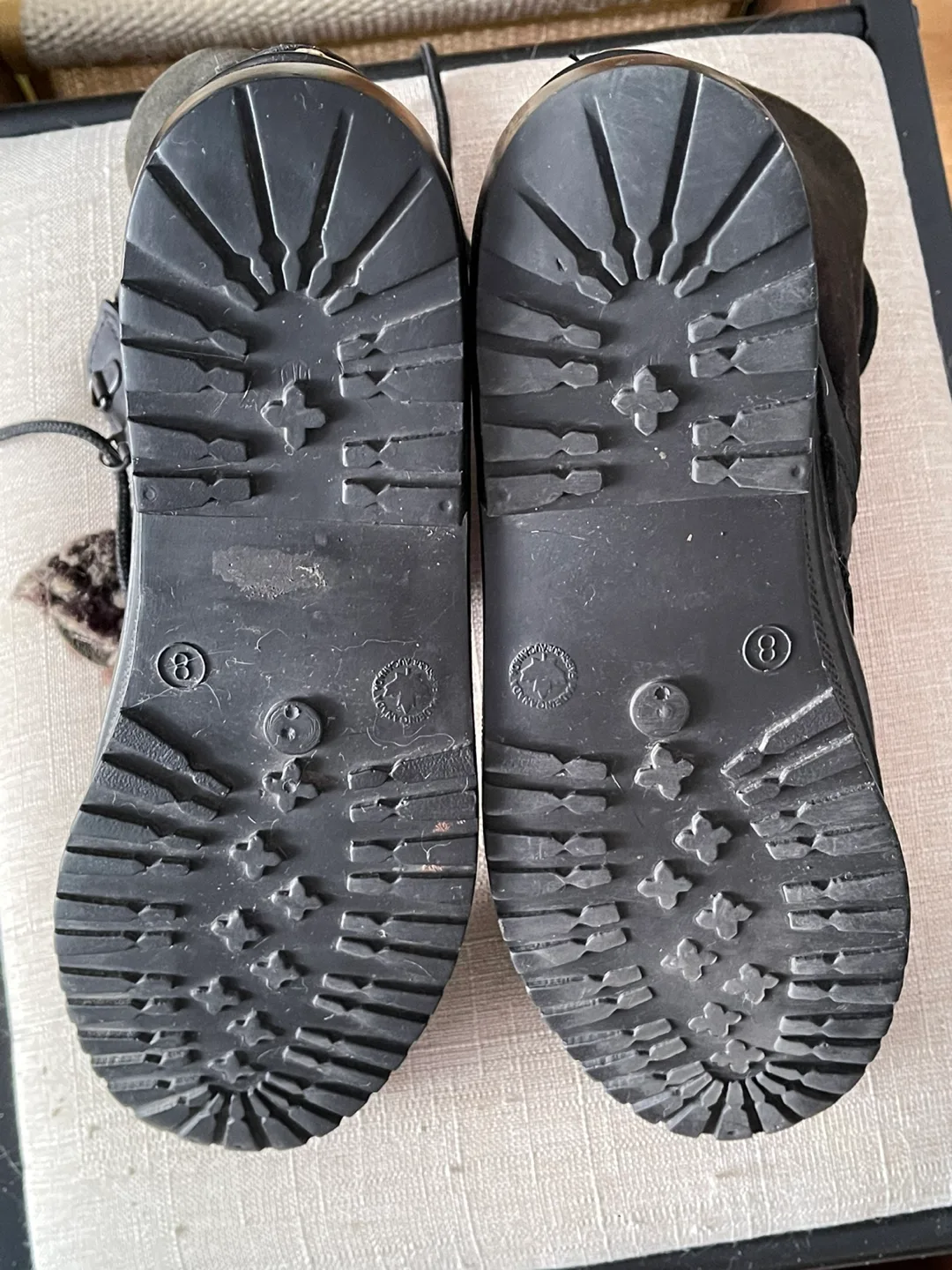 Baffin Women's Winter Boots nearly new image indicator(2)