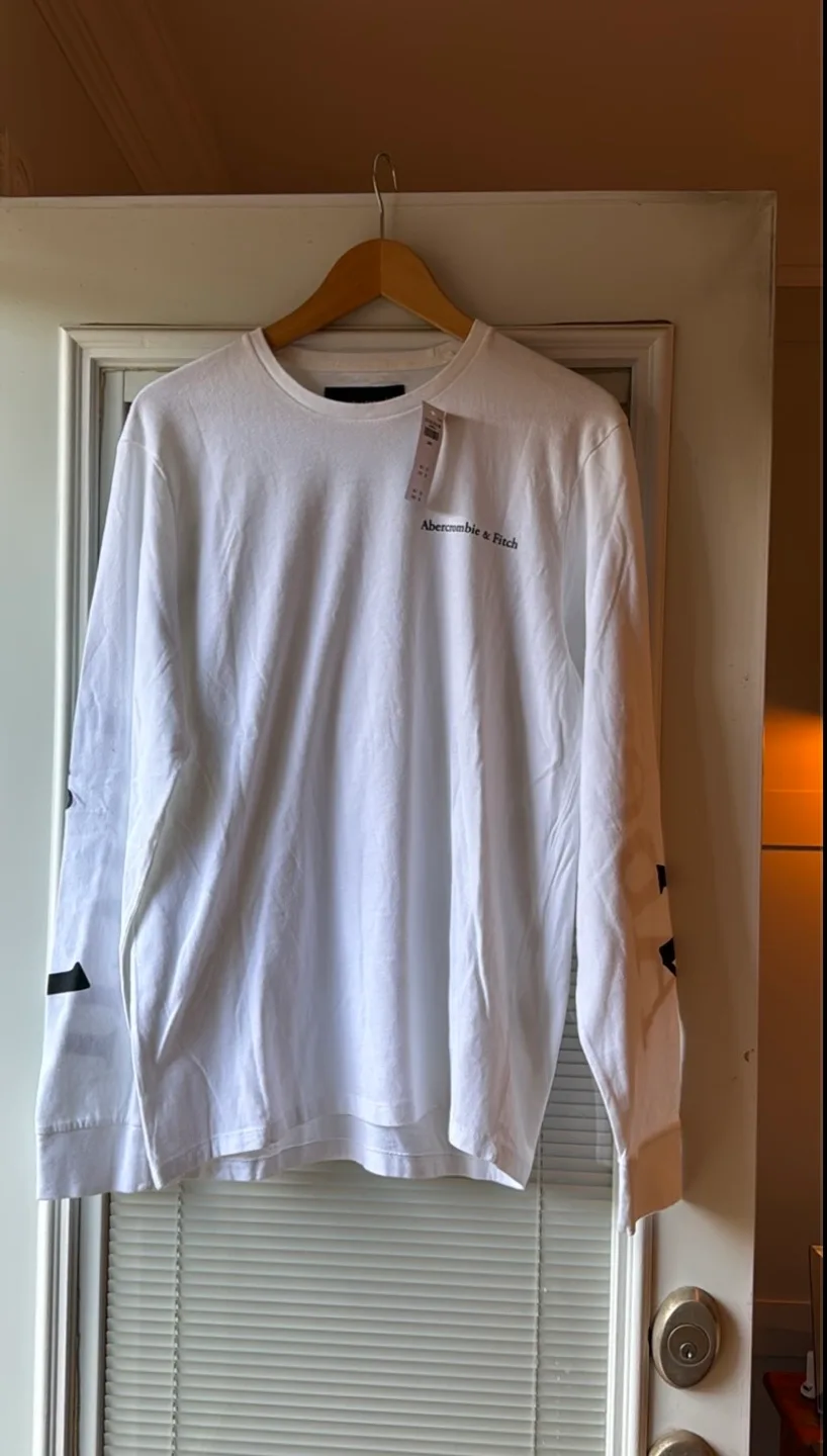 New with tags Abercrombie & Fitch Long Sleeve T-Shirt image indicator(2)