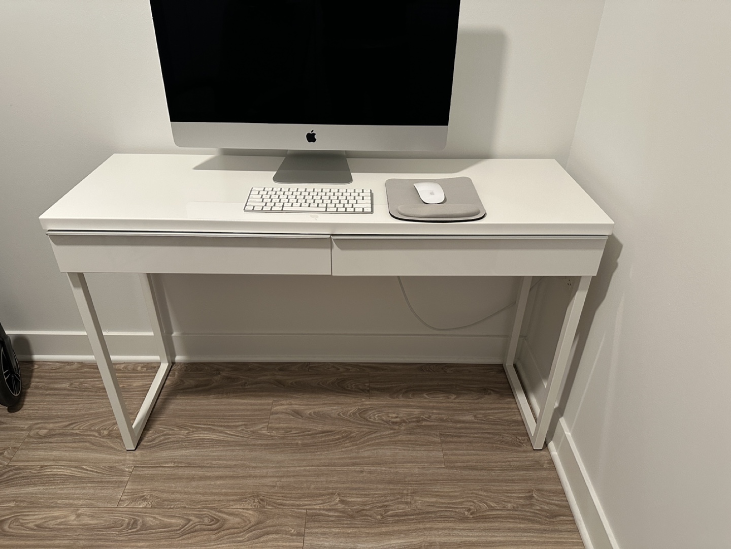 IKEA BESTÅ BURS Computer Desk & Gray Computer Chair