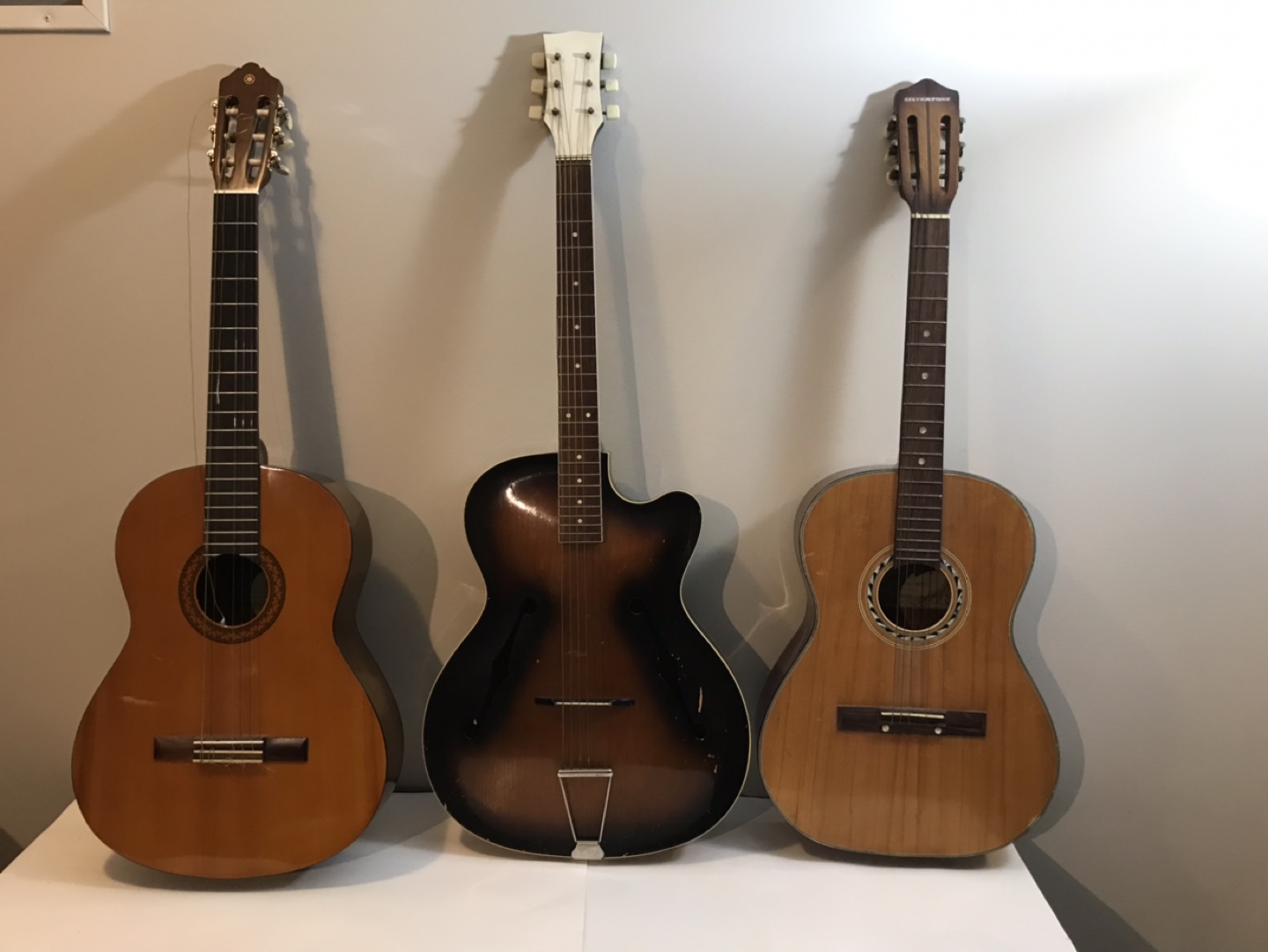 Seven  Vintage and retro Acoustic Guitars - photo 3