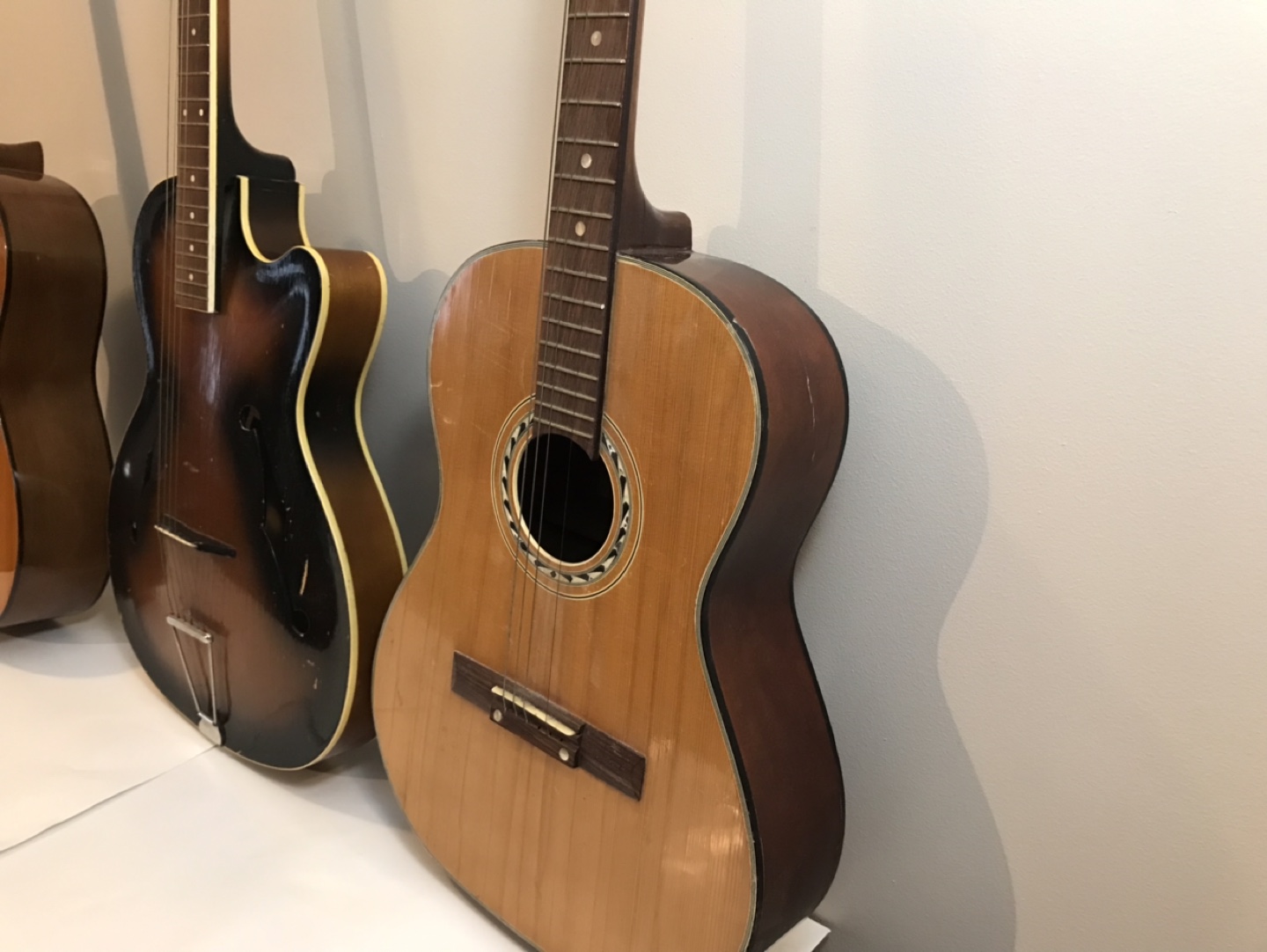 Seven  Vintage and retro Acoustic Guitars - photo 4