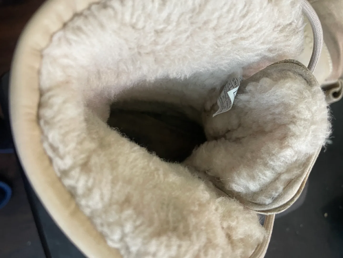 Ugg Boots woman size 8.5 image indicator(4)