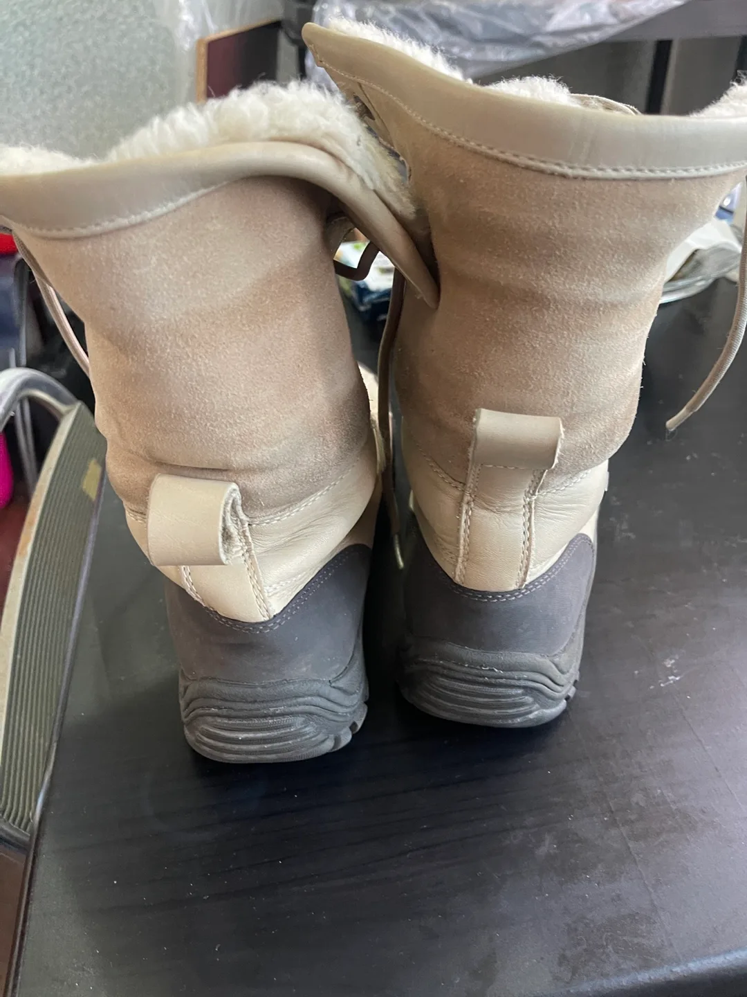 Ugg Boots woman size 8.5 image indicator(2)