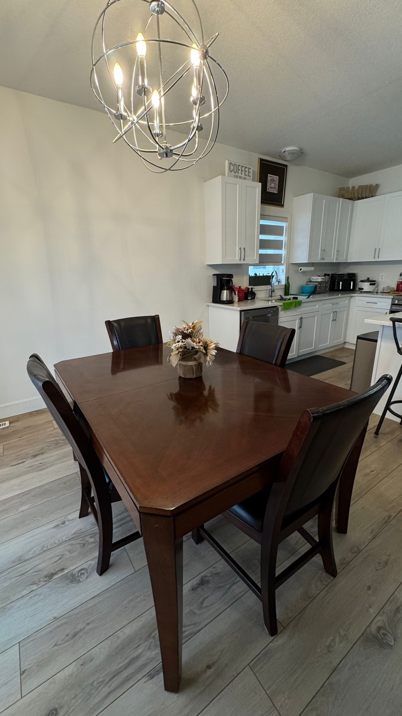 Dining  table seat with two extra chairs as is! - photo 3