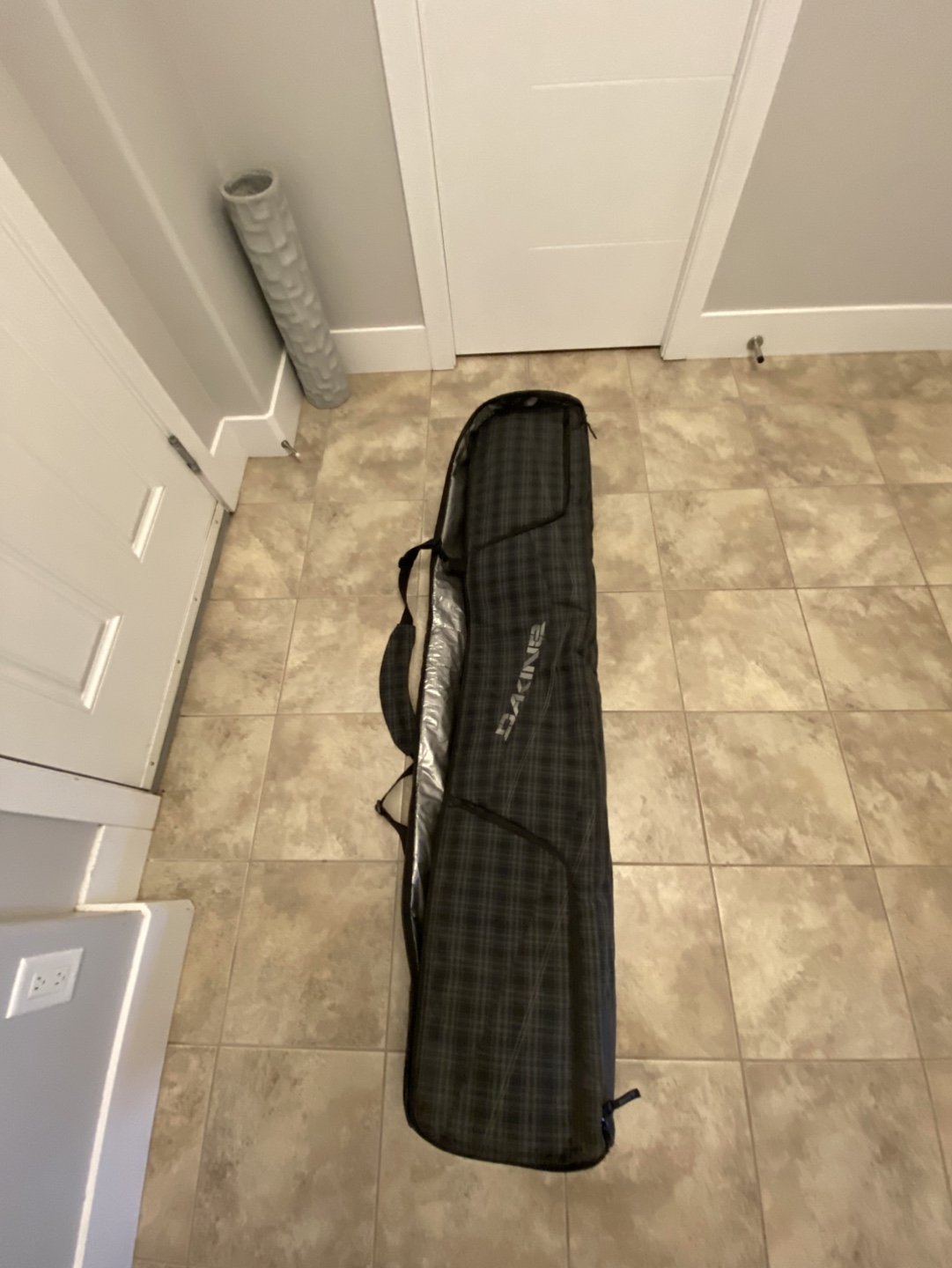 Dakine Snowboard Bag with Wheels - photo 2