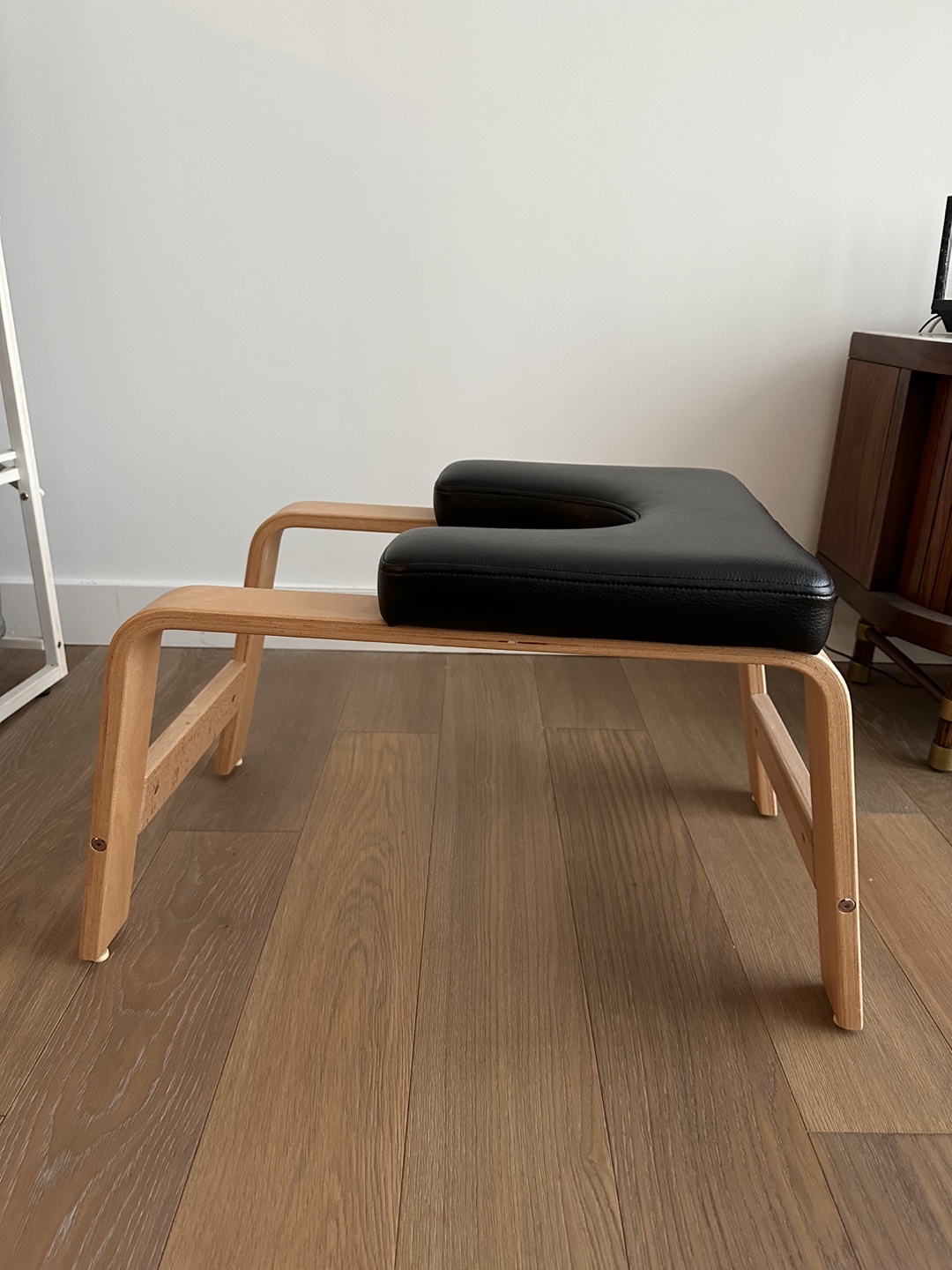 Feetup yoga headstand bench